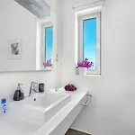 Thalia Floating Heaven فيلة