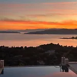Thalia Floating Heaven فيلة