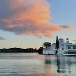 Thalia Floating Heaven Villa *