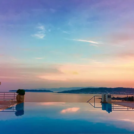 Willa Thalia Floating Heaven