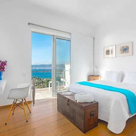 Willa Thalia Floating Heaven