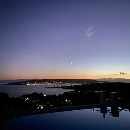 Thalia Floating Heaven Villa *