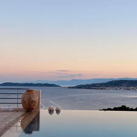 Thalia Floating Heaven Villa *