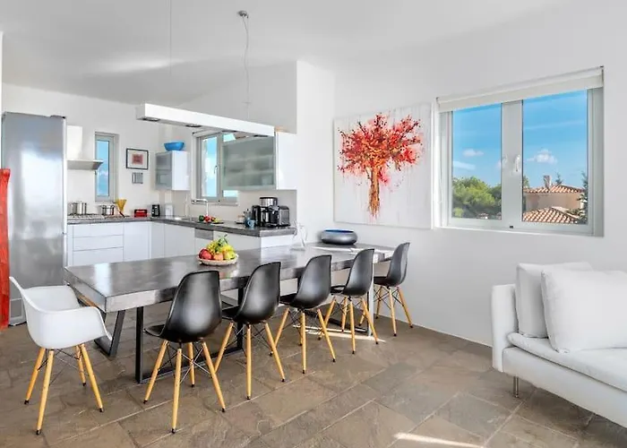 Thalia Floating Heaven פורטו הלי