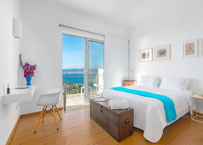 Villa Thalia Floating Heaven